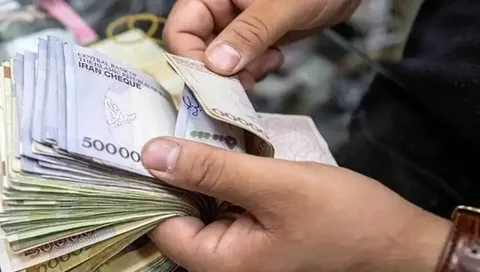 پول جدید در کیف پول کارمندان دولت؛ ماجرای یک میلیون تومان چیست؟