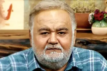 اولین تصویر از سنگ قبر اکبر عبدی در قطعه هنرمندان