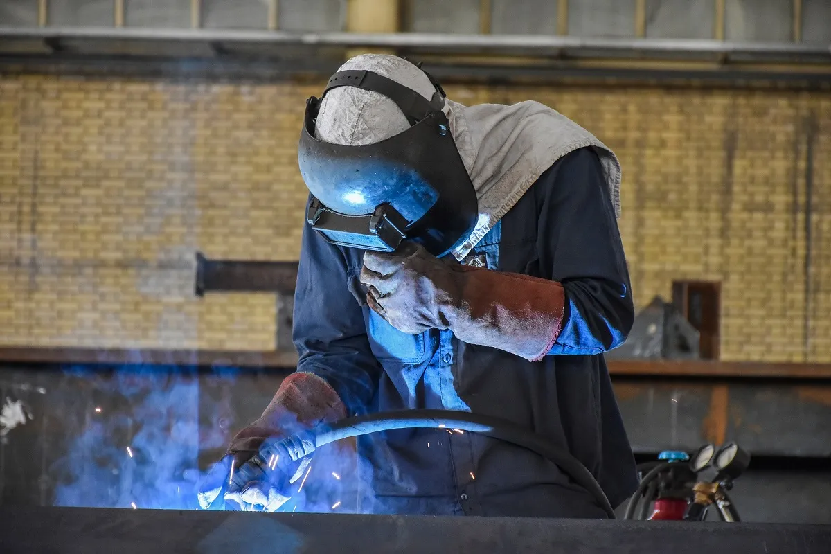 زمان کف زدن مردم برای افتتاح طرح‌ها تمام شده است/ طرح‌های نیمه تمام ارثیه دولت‌ها برای یکدیگر/ آینده ناخوش صنایع در ایران