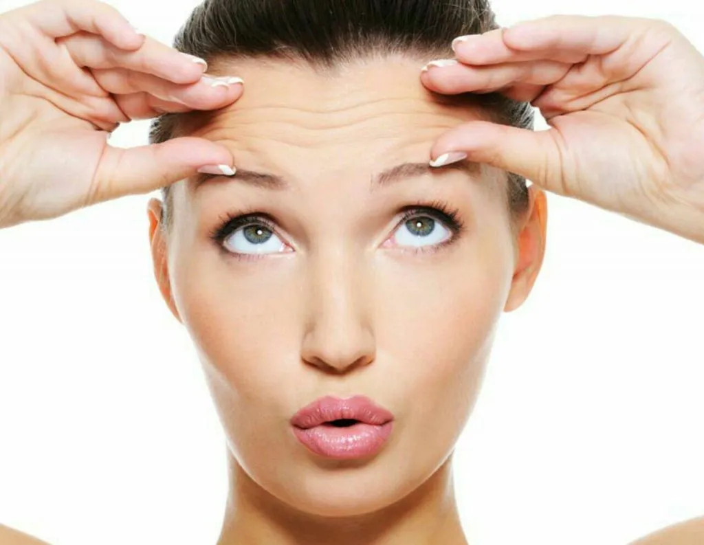 ۱۱ تکنیک خانگی برای از بین بردن خط اخم