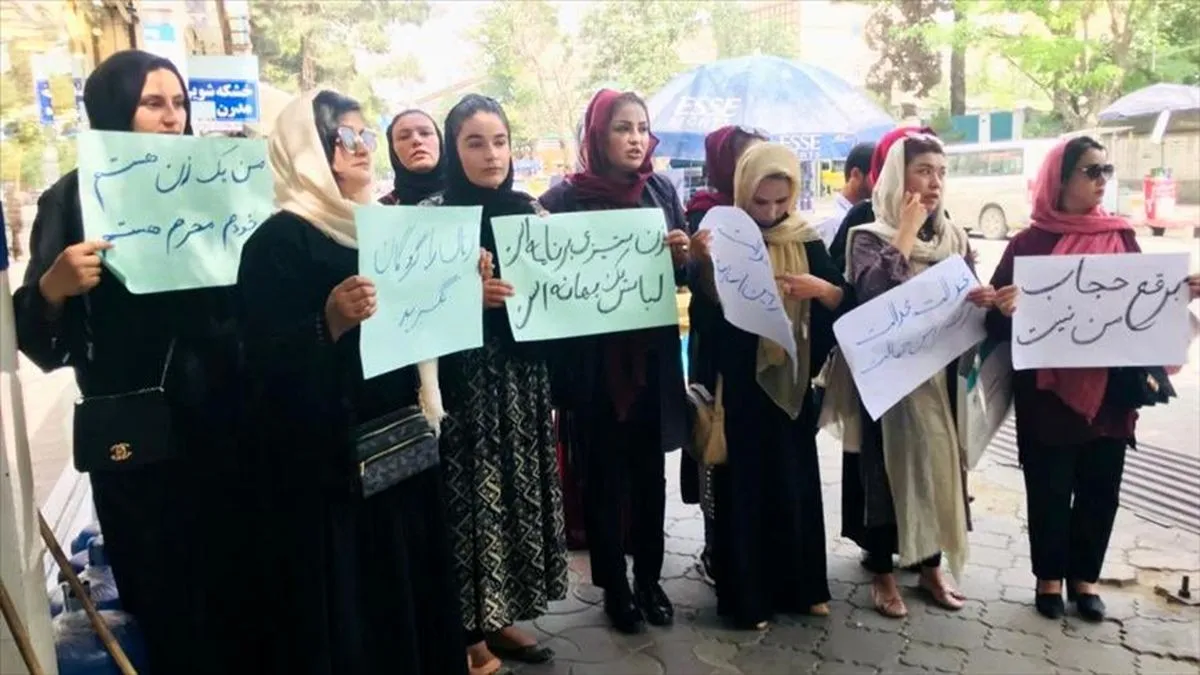 فیلم/ تظاهرات زنان در افغانستان در اعتراض به بستن آرایشگاه‌های زنانه