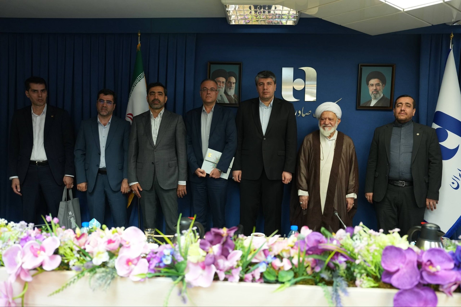 تاکید افشین خانی بر پیوند بانکداری اسلامی با تامین مالی زنجیره تولید/ قدردانی رئیس شورای فقهی بانک مرکزی از بانک صادرات ایران به دلیل رعایت اصول اسلامی در فرآیندهای بانکی تاکید افشین خانی بر پیوند بانکداری اسلامی با تامین مالی زنجیره تولید/ قدردانی رئیس شورای فقهی بانک مرکزی از بانک صادرات ایران به دلیل رعایت اصول اسلامی در فرآیندهای بانکی