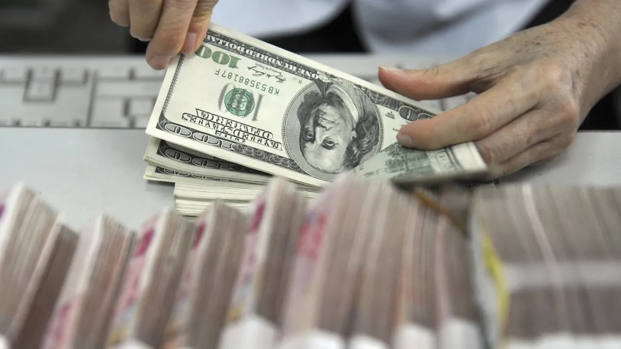 دلار ۴۲۰۰ تومانی در مسیر حذف