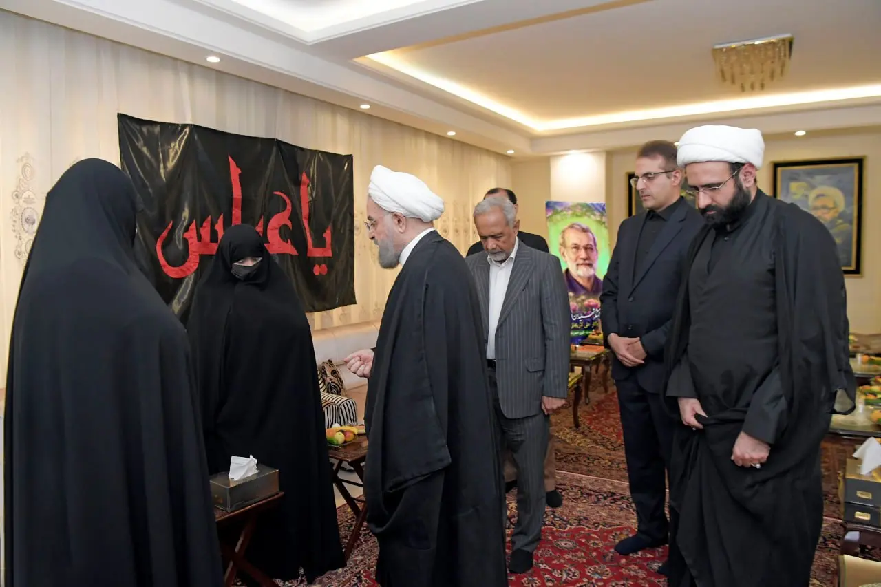 حضور حسن روحانی در منزل شهید علی لاریجانی
