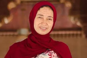 باور می‌کنید این خانم با چهره پیر فقط ۲۲ سال سن دارد؟ +عکس