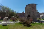 اواخر اسفند ۱۳۹۹ وضعیت شهر ارومیه نارنجی گزارش شده بود که این عامل باعث ممنوعیت سفر به این شهر در دوران سفر های نوروزی سال ۱۴۰۰ شد اما با این حال روند رو به رشد مبتلایان به کووید ۱۹ در این شهر موجب شده تا این شهر در هفته دوم فروردین در لیست شهر های قرمز کرونایی قرار بگیرد.