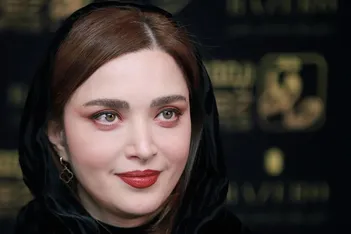 فیلم/احساساتی شدن بهنوش طباطبایی هنگام آوازخوانی خواننده معروف