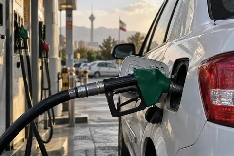 بنزین در آستانه نرخ چهارم/ چرا دولت به جای بهبود کیفیت خودرو‌ها و مهار قاچاق، سراغ جیب مردم می‌رود؟
