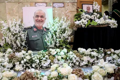 مزار سردار سلامی گلباران شد