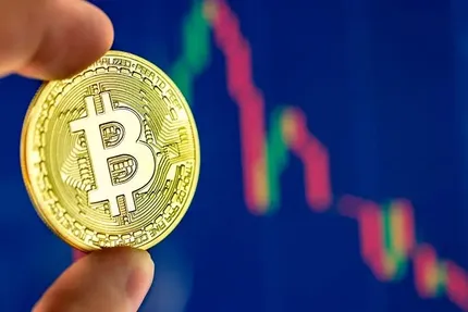 جهش تاریخی در بازار کریپتو؛ بیت‌کوین ۶ درصد بالا رفت، فروشندگان غافلگیر شدند