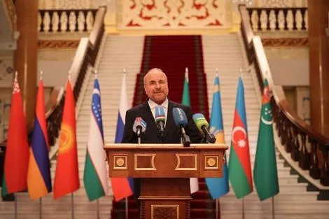 عکس/هدیه متفاوت و جالب قالیباف به مقامات تاجیکستان