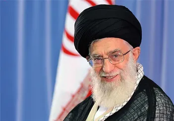 فیلم/شباهت عجیب یک روحانی در عراق به رهبر شهید!