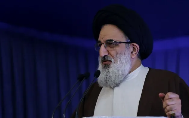 امام جمعه کرج: انقلاب اسلامی، انسان را از زندگی حیوانی نجات داد