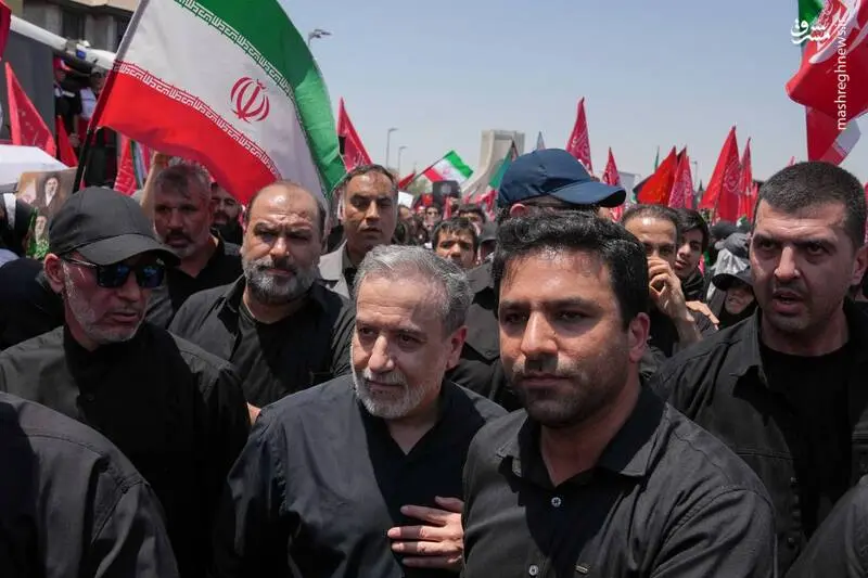 حضور عراقچی در مراسم تشییع رهبر شهید