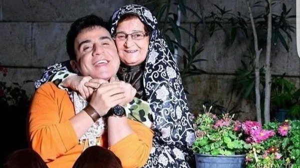 داریوش فرضیایی در غم از دست دادن مادر به سوگ نشست