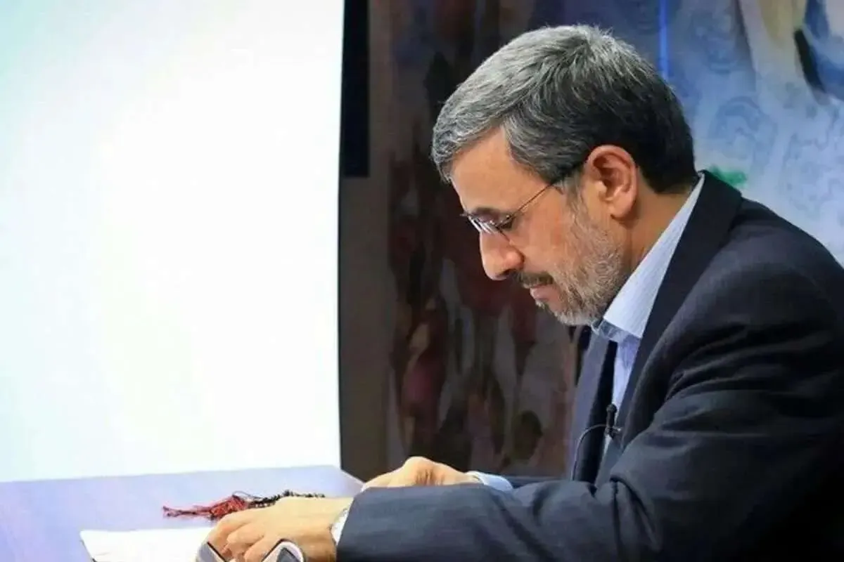 محمود احمدی‌نژاد 