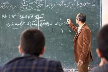 فیلم / کتک کاری چند دانش آموز با معلم در تبریز