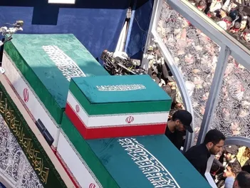 عکس دیده‌نشده از حاشیه تشییع رهبر شهید انقلاب وایرال شد