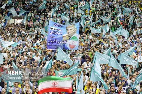 اجتماع هواداران مسعود پزشکیان در ورزشگاه شهید شیرودی