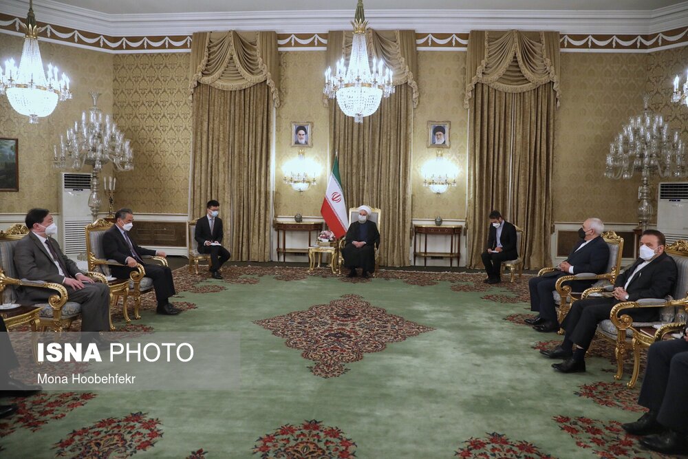 وانگ ئی وزیر امور خارجه چین، شنبه ۷ فروردین، با حسن روحانی، رییس جمهوری در مجموعه حافظیه سعدآباد دیدار و گفتگو کرد.