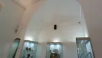 به نظر می رسد که متولیان برخی اماکن عمومی مانند موزه هنرهای تزئینی معاصر در اصفهان خانه بدون انجام خانه تکانی به استقبال نوروز رفته اند.