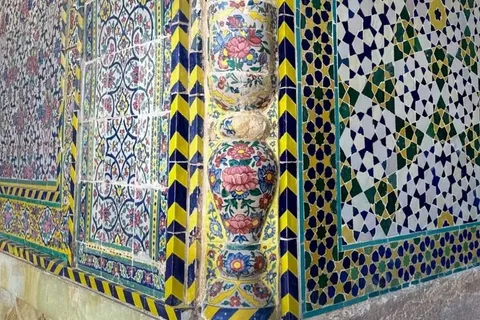 بازگشت کاشی‌های هفت‌رنگ به مسجد وکیل شیراز