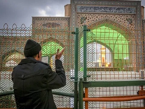 در‌های حرم مطهر رضوی در شب‌های قدر بسته است