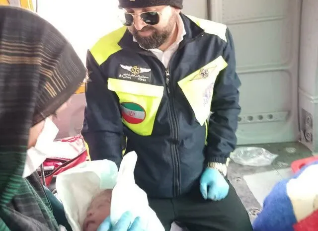 نوزاد عجول در این مکان متولد شد + عکس