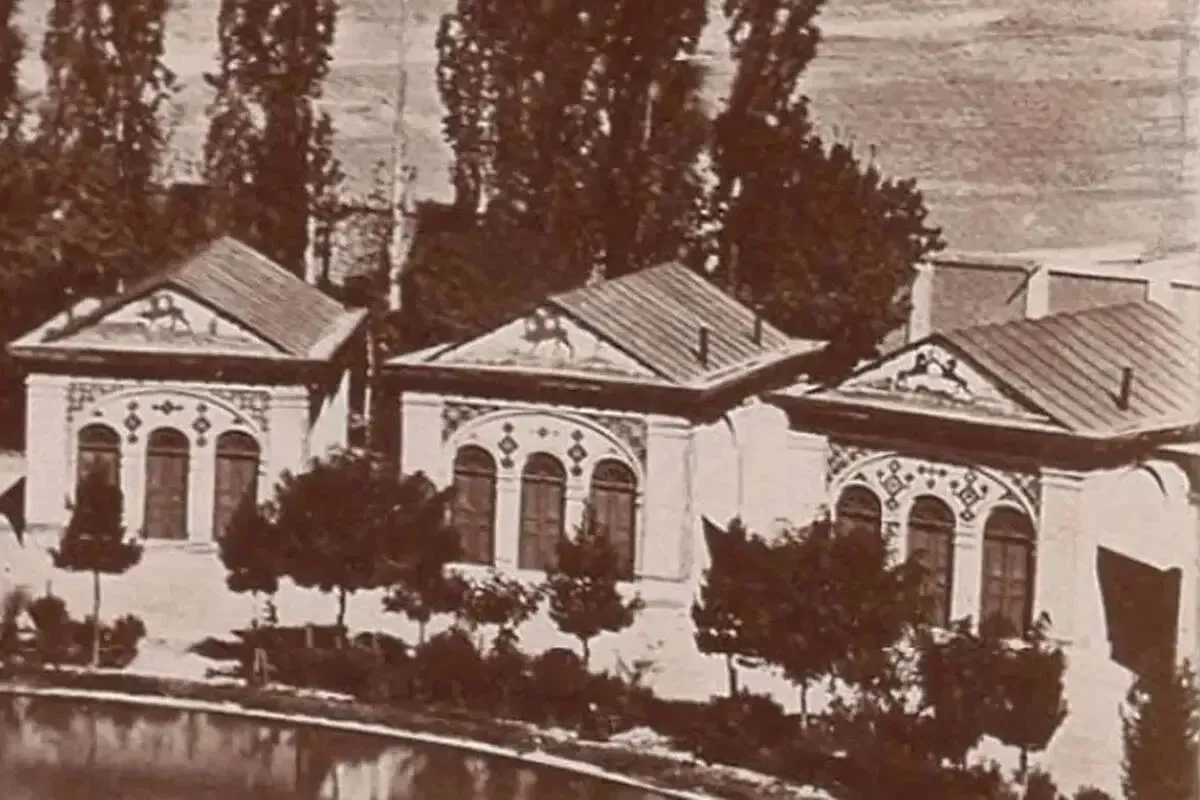 کاخ عشرت‌آباد 