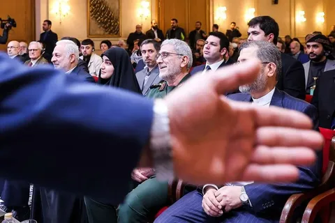 سردار قاآنی و زینب سلیمانی در کنفرانس مقاومت