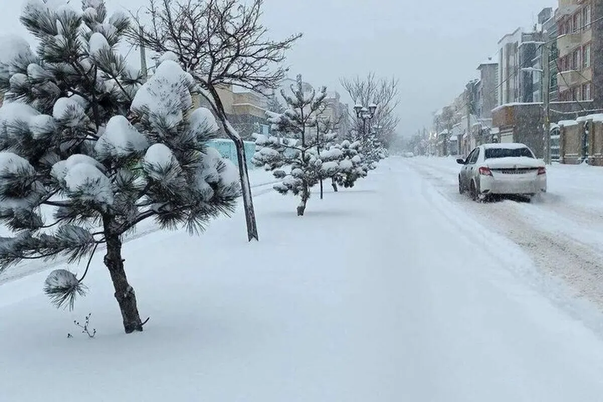 ویدئویی از حجم باورنکردنی برف در جاده سوادکوه را ببینید