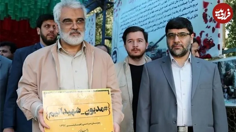 عکس/ تصویری کمیاب از شهید دکتر طهرانچی در اردوی راهیان نور با یک تابلوی خاص