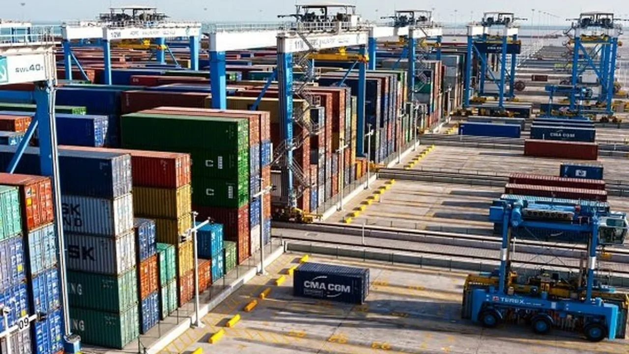 جزییات مصوبات جدید ستاد اقتصادی دولت در خصوص تجارت خارجی