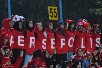 شعار تند هواداران تیم پرسپولیس علیه مدیریت باشگاه