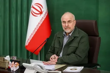 تصاویر حضور سرزده قالیباف در مراسم روز خبرنگار