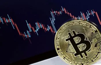 یکه تازی بیت کوین در بی حالی طلا