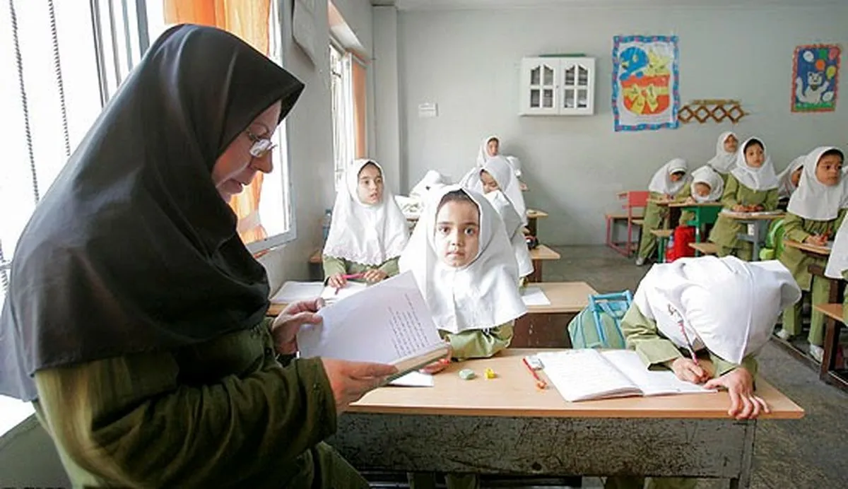 معلمان قراردادی: ۶ ماه است حقوق نگرفته‌ایم