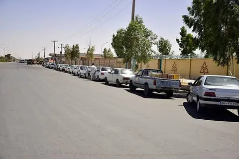 صف‌های بنزین در خراسان جنوبی؛ وقتی سوخت‌گیری بیش از یک ساعت طول می‌کشد