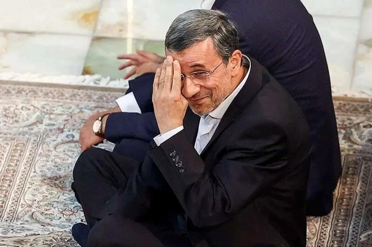 احمدی‌نژاد دوستانش را دور خود جمع کرد