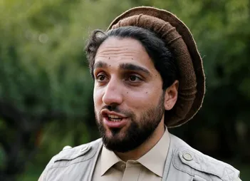 ادای احترام پسر احمد شاه مسعود بر پیکر رهبر شهید انقلاب