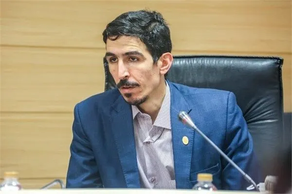 مالک شریعتی، نماینده مجلس: لاریجانی لیست اموال خود در اولین اعلام به قوه قضاییه را به همراه لیست اموالش بعد از اتمام مسئولیت در یک جدول منتشر کند