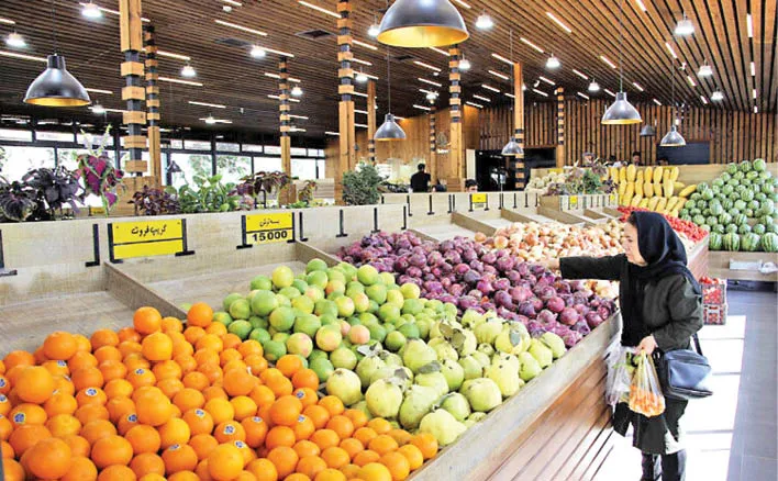 تهرانی‌ها سیب و خربزه را جایگزین میوه‌های گران‌تر کردند
