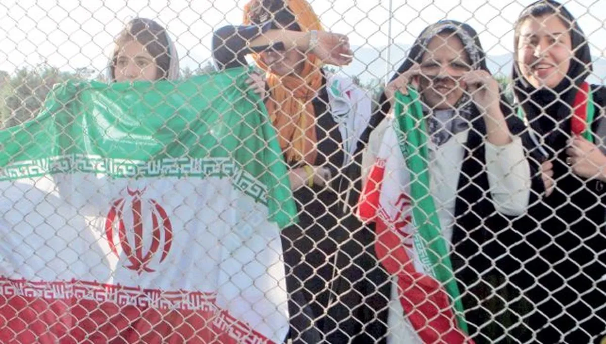 حضور بانوان تماشاگر در دیدار فوتبال ایران و لبنان بر اساس قوانین فیفا منع قانونی داشت
