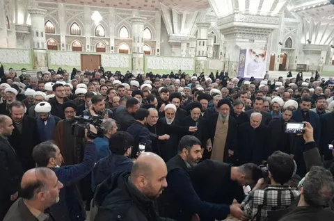 حرف‌های در گوشی سید محمد خاتمی و ناطق نوری در مراسم تشییع پیکر آیت الله بجنوری