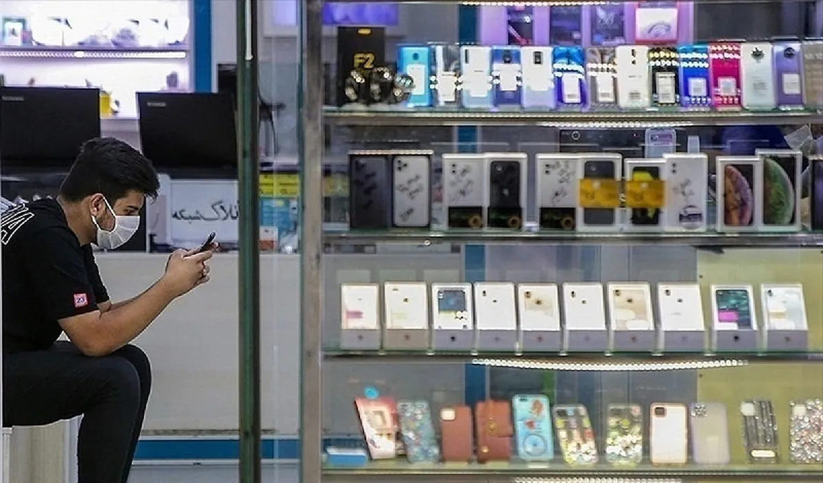 افزایش تعرفه‌ واردات موبایل و تنش در بازار به بهانه تولید داخل!/ تولید داخلی تلفن همراه باز هم با شکست مواجه می‌شود؟