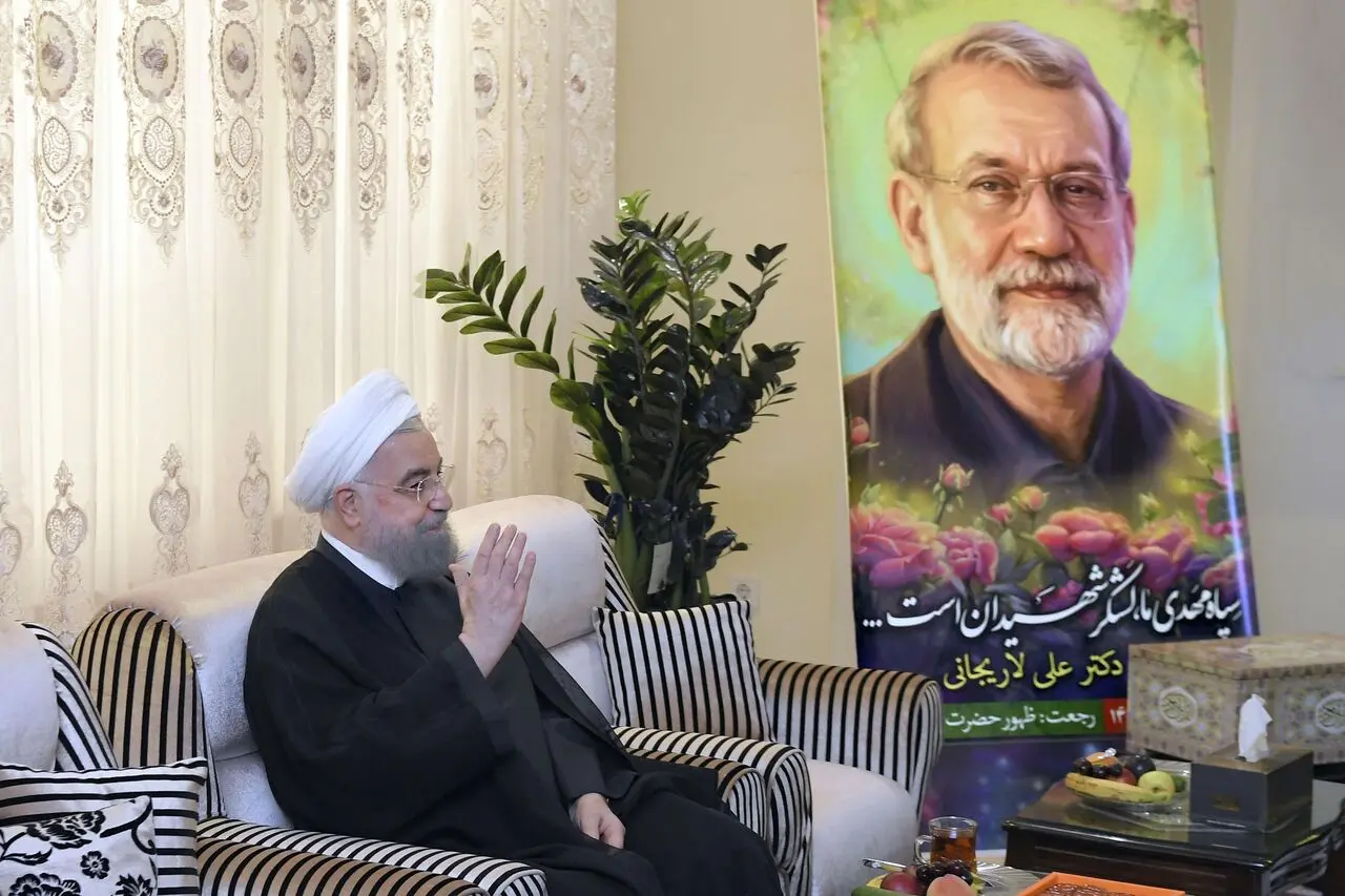 حضور حسن روحانی در منزل شهید علی لاریجانی