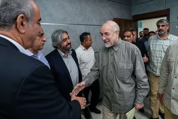 عکس/ قالیباف از جایگاه جدید خبرنگاران در مجلس بازدید کرد