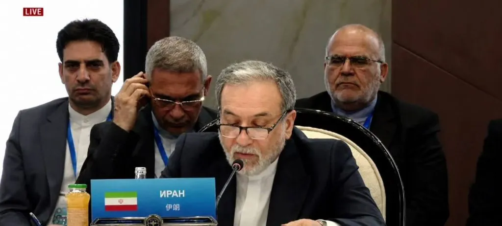  حرکت متفاوت عراقچی در پایان نشست شانگهای 