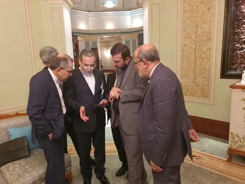 فیلم/ لحظه حرکت هیأت ایرانی به سمت محل مذاکرات
