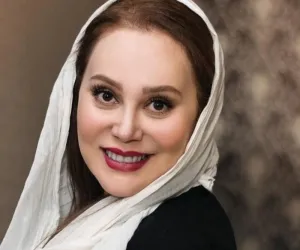 عکس/تیپ مجلسی بازیگر زیر آسمان شهر در شب یلدا